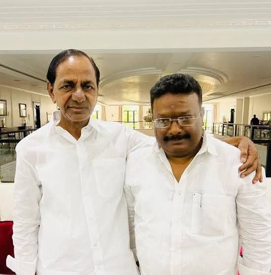 Anil Kurmachalam®🇮🇳 (@anil_trs) on Twitter photo Congratulations <a href="/sravandasoju/">Prof Dasoju Sravan Kumar</a> Anna 💐✊️
Very happy for you ....well deserved anna 👍
Thank you #KCR Sir 🙏🙏
బీఆర్ఎస్ పార్టీ ఎమ్మెల్సీ అభ్యర్థిగా పార్టీ సీనియర్ నేత డా. దాసోజు శ్రవణ్ పేరును పార్టీ అధినేత కేసీఆర్ గారు ప్రకటించారు.
ఈ నేపథ్యంలో నామినేషన్ ప్రక్రియను దగ్గరుండి Congratulations <a href="/sravandasoju/">Prof Dasoju Sravan Kumar</a> Anna 💐✊️
Very happy for you ....well deserved anna 👍
Thank you #KCR Sir 🙏🙏
బీఆర్ఎస్ పార్టీ ఎమ్మెల్సీ అభ్యర్థిగా పార్టీ సీనియర్ నేత డా. దాసోజు శ్రవణ్ పేరును పార్టీ అధినేత కేసీఆర్ గారు ప్రకటించారు.
ఈ నేపథ్యంలో నామినేషన్ ప్రక్రియను దగ్గరుండి