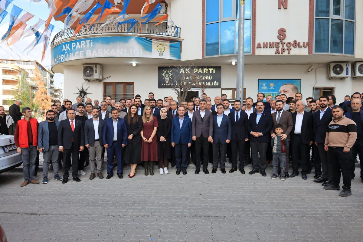 📍AK Parti Karaköprü İlçe Başkanlığı

TBMM Başkanvekilimiz ve Şanlıurfa Milletvekilimiz <a href="/bybekirbozdag/">Bekir  Bozdağ</a>, İl Başkanımız <a href="/milhamigunbegi/">M.İlhami GÜNBEGİ</a>, Milletvekilimiz <a href="/ProfDrDusak/">Prof Dr Abdurrahim Dusak</a>, Haliliye Belediye Başkanımız <a href="/mcanpolatnet/">Mehmet CANPOLAT 🇹🇷</a> ve  Siverek Belediye Başkanımız <a href="/bucakalimurat82/">Ali Murat Bucak</a> ile birlikte Karaköprü