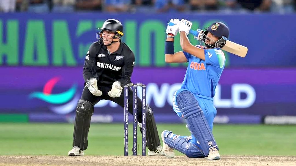 Anuragkotnala2's tweet image. चैंपियंस ट्रॉफी-2025 के फाइनल मुकाबले में भारतीय क्रिकेट टीम ने ऐतिहासिक एवं अद्भुत प्रदर्शन करते हुए न्यूजीलैंड क्रिकेट टीम को 4 विकट से धूल चटाते हुए अलौकिक जीत दर्ज की। 
इस जीत के लिए भारतीय टीम के सभी खिलाड़ियों को हार्दिक बधाई एवं शुभकामनाएं।

#TeamIndia #ChampionsTrophy2025