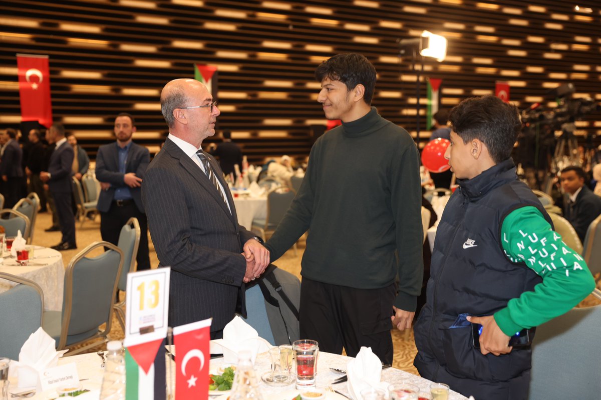 İçişleri Bakanlığımızın düzenlediği “Gazze İçin El Ele” programında Konyamızda yaşayan 80 Gazzeli ailemizle iftar sofrasında buluştuk. 

İçişleri Bakanımız Sayın Ali Yerlikaya’nın teşrifleriyle gerçekleşen programda Gazzeli kardeşlerimizle aynı sofrayı paylaştık.

Gazze’de
