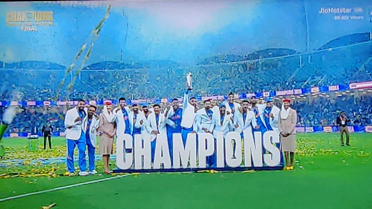 9lu's tweet image. Champions Again, Congratulations @BCCI @ImRo45 @imVkohli @ShubmanGill @ShreyasIyer15 @klrahul @hardikpandya7 @imjadeja #axarpatel #MohammadShami @imkuldeep18 #varunchakravarthy