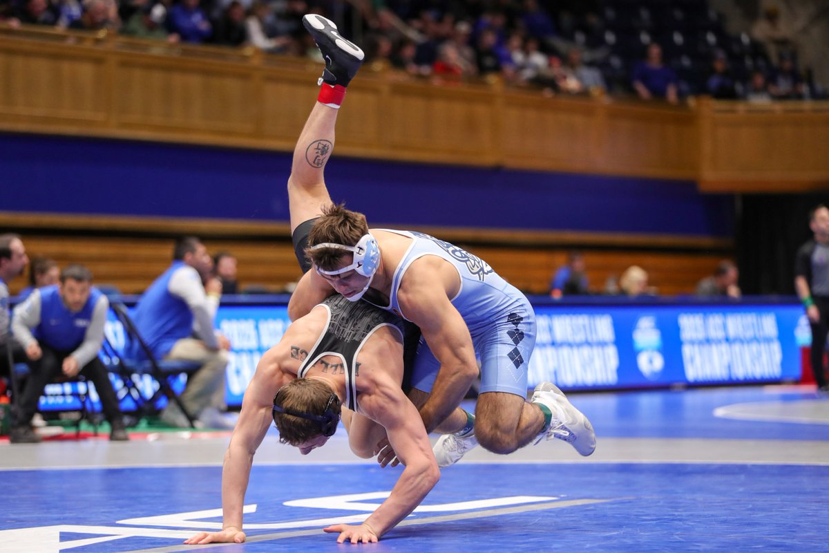 First win in the Carolina Blue for Charlie 💠

Darracott advances with the 6-3 decision into the consolation semis!