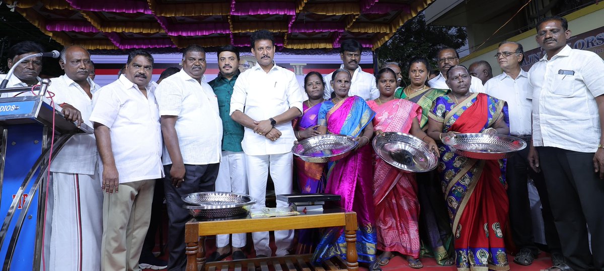 Anbil_Mahesh's tweet image. &quot;ஓயா­மல் உழைத்த தலை­வர் கலை­ஞ­ரின் வழித்­த­டத்­தில், நானும் ஓயா­மல் உழைக்­கி­றேன். அண்­ணா­வின் தம்­பிக்­குக் – கலை­ஞ­ரின் உடன்­பி­றப்­புக்கு ஓய்­வும் இல்லை; சாய்­வும் இல்லை என்ற எண்­ணத்­து­டன் உழைக்­கி­றேன்!&quot; என பெருமையோடு சொன்ன கழகத் தலைவர் - மாண்புமிகு முதலமைச்சர் @mkstalin…