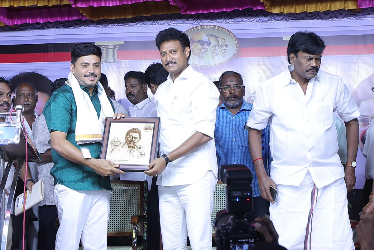 Anbil_Mahesh's tweet image. &quot;ஓயா­மல் உழைத்த தலை­வர் கலை­ஞ­ரின் வழித்­த­டத்­தில், நானும் ஓயா­மல் உழைக்­கி­றேன். அண்­ணா­வின் தம்­பிக்­குக் – கலை­ஞ­ரின் உடன்­பி­றப்­புக்கு ஓய்­வும் இல்லை; சாய்­வும் இல்லை என்ற எண்­ணத்­து­டன் உழைக்­கி­றேன்!&quot; என பெருமையோடு சொன்ன கழகத் தலைவர் - மாண்புமிகு முதலமைச்சர் @mkstalin…