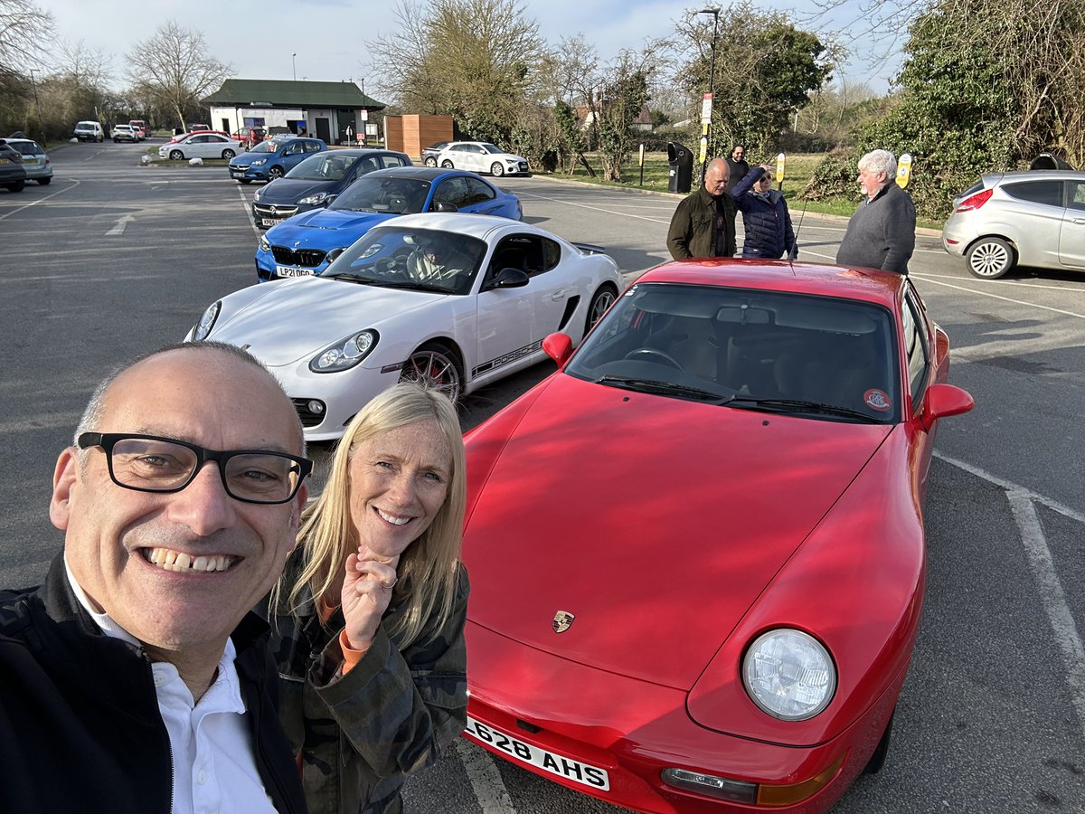 GPOnyx's tweet image. XJS V12 out from hibernation ..with another British icon..the Range Rover.. out in the #M2CS this morning in convoy with some nice Porsche owners up to gasoline juice coffee and cars.. sun shone.. good day😁😎🌞