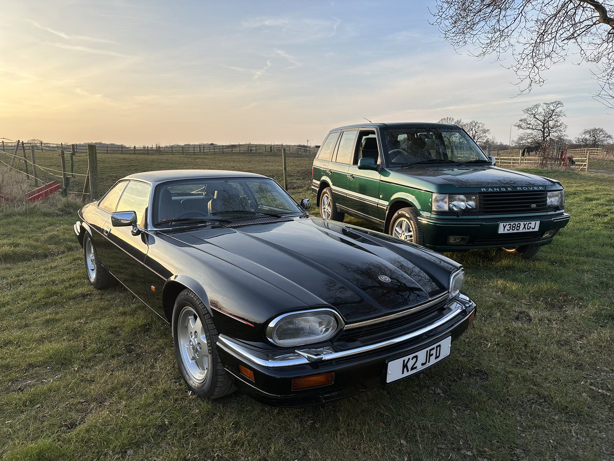 GPOnyx's tweet image. XJS V12 out from hibernation ..with another British icon..the Range Rover.. out in the #M2CS this morning in convoy with some nice Porsche owners up to gasoline juice coffee and cars.. sun shone.. good day😁😎🌞
