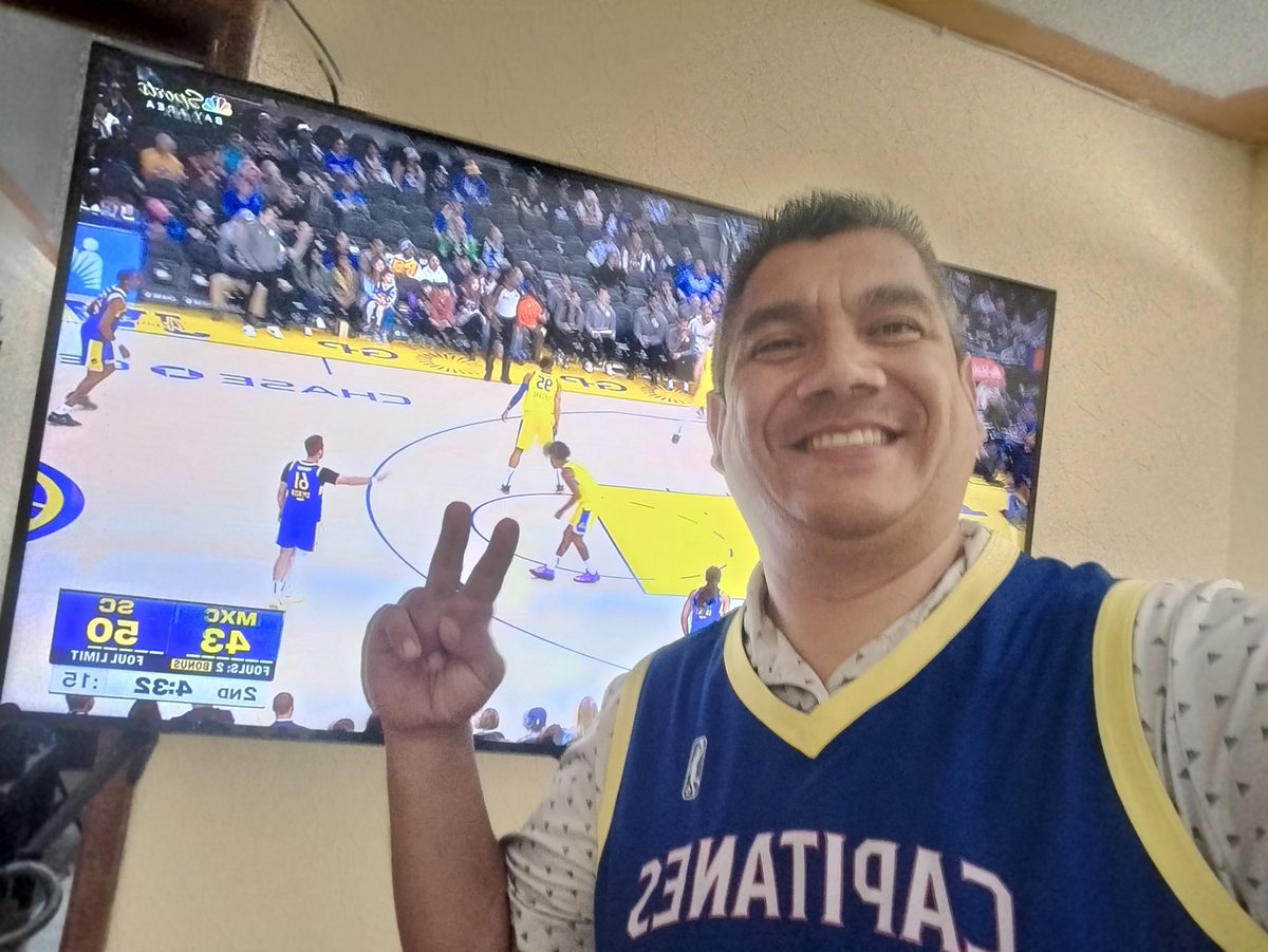 CapitanSinuhe's tweet photo. Buen domingo amigos @AlexPomboRacing @rigoplascencia apoyando desde casita a nuestros @CapitanesCDMX vs @GLeagueWarriors Vamos por ese añorado a los play offs 🫡🫡🫡 Ca-pi-tanes 🥁🥁 Ca-pi-tanes 🥁🥁 Atte: Sinuhé Yépez (El niño del tambor 😎🥁🥁😎) https://t.co/E5BrDKCYki