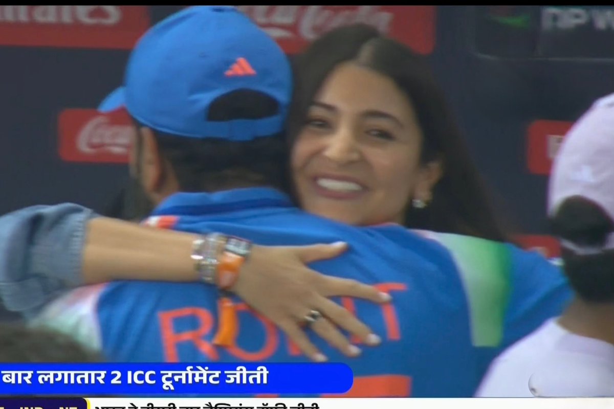 Hug between Rohit Sharma and Anushka bhabhi.🥺👌