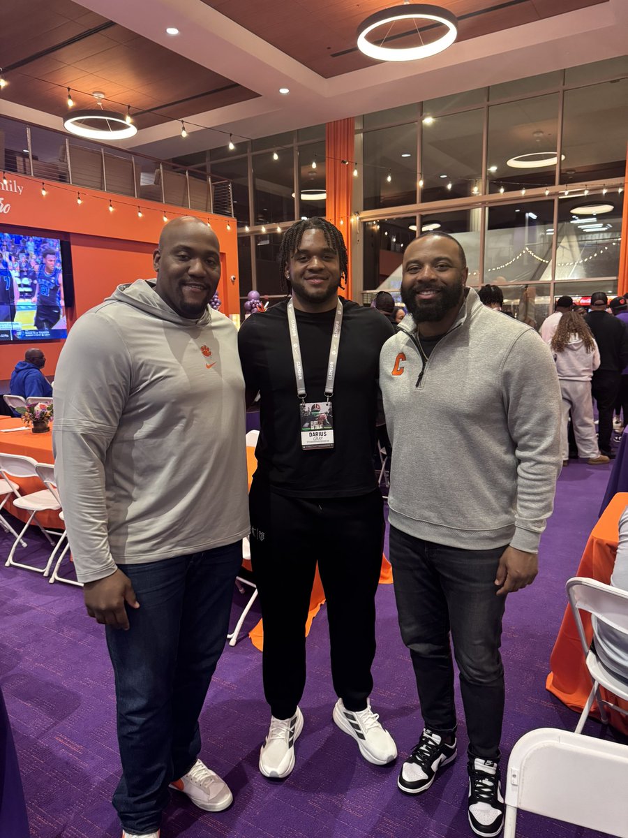 DG (@dariusgrayy_) on Twitter photo I had a great time at Clemson yesterday for the Elite Retreat Day! Thanks Coach Swinney, <a href="/CoachMattLuke/">Matt Luke</a>, <a href="/TajhB10/">Tajh Boyd</a> , <a href="/BThom63_100/">Brandon Thomas</a> and <a href="/ClemsonFB/">Clemson Football</a> for having me! I can’t wait to be back soon!! I had a great time at Clemson yesterday for the Elite Retreat Day! Thanks Coach Swinney, <a href="/CoachMattLuke/">Matt Luke</a>, <a href="/TajhB10/">Tajh Boyd</a> , <a href="/BThom63_100/">Brandon Thomas</a> and <a href="/ClemsonFB/">Clemson Football</a> for having me! I can’t wait to be back soon!!