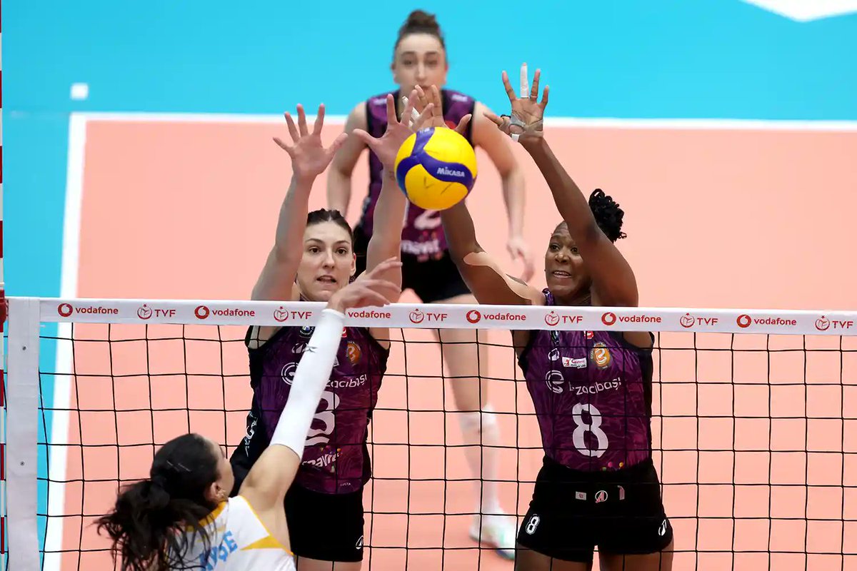 Vodafone Sultanlar Ligi’nde 24. Hafta Tamamlandı.

Günün Sonuçları:

Türk Hava Yolları – Zeren Spor: 2-3 (19-25, 25-21, 20-25, 25-23, 13-15) 
Keçiören Bld. Sigorta Shop – VakıfBank: 0-3 (16-25, 23-25, 18-25)
Aydın BBSK – Sarıyer Bld.: 1-3 (22-25, 23-25, 25-18, 22-25)
Nilüfer Bld.