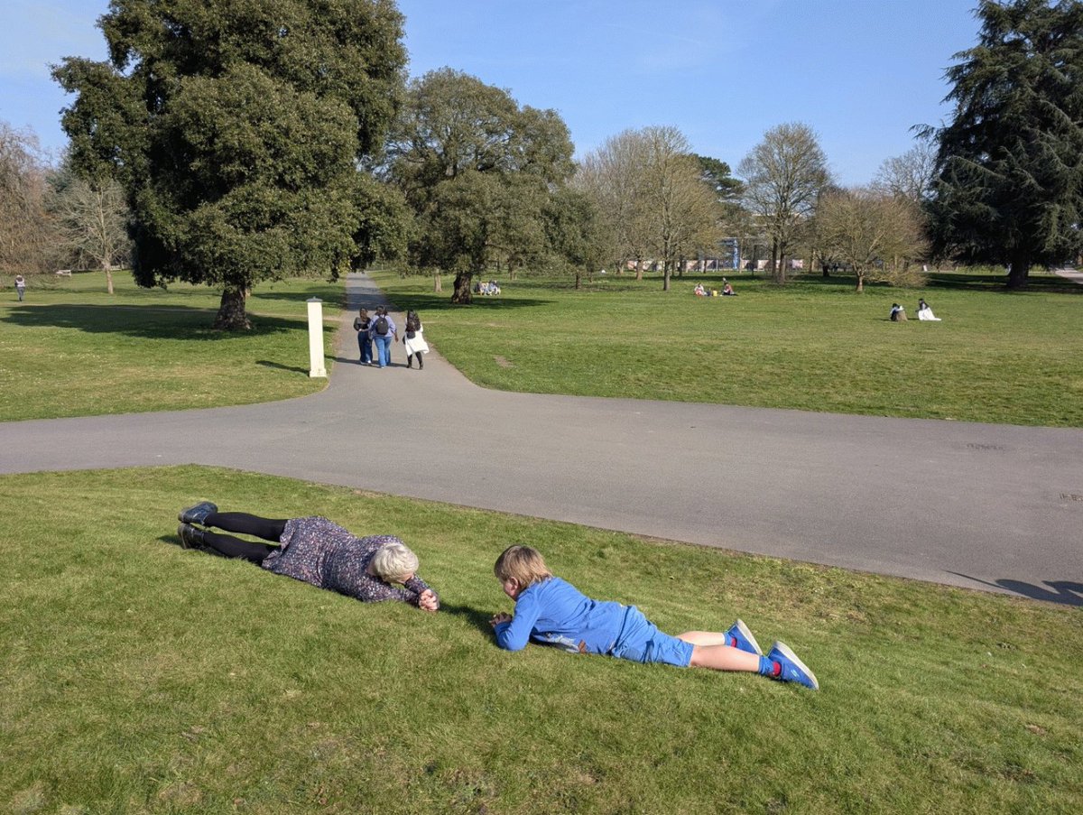 Euthumia's tweet image. #springinlondon 
#staysilly
#ukweather

Gurul a nehéz kő... Ja, bocs azt nem ide😂😂

*Repül az, tudom