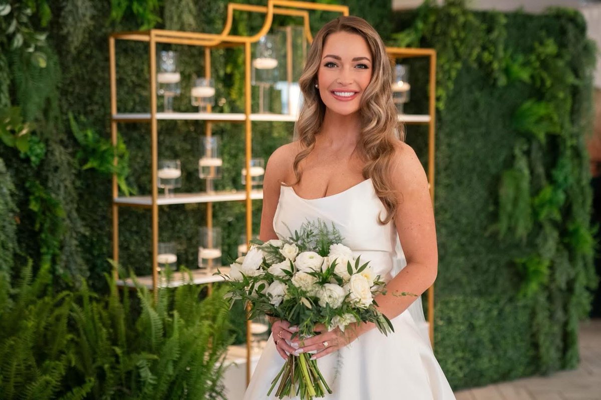 DeesSprayTan's tweet photo. I tanned Taylor from Loved is Blind for the big day! She is beautiful inside &amp; out 💖 Love watching their story! Excited for the reunion tonight 👀 https://t.co/0pzChmbNgG