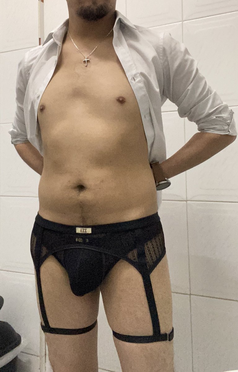 BrnTorres3's tweet photo. Si tengo nalga 🤭 y que paquetote 😏

#morbo #sexy #gay https://t.co/pjMmfiqtTE