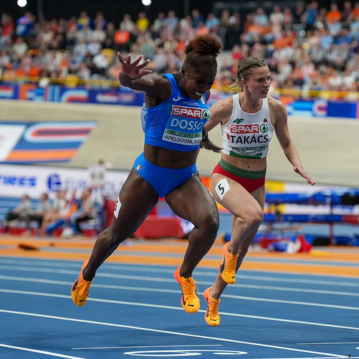 EuroAthletics's tweet photo. FORZA AZZURRI! 🇮🇹🇮🇹🇮🇹 

7️⃣.0️⃣1️⃣ from Zaynab Dosso to win European indoor 60m gold! 🔥 

#Apeldoorn2025 https://t.co/LFcNvukeMD