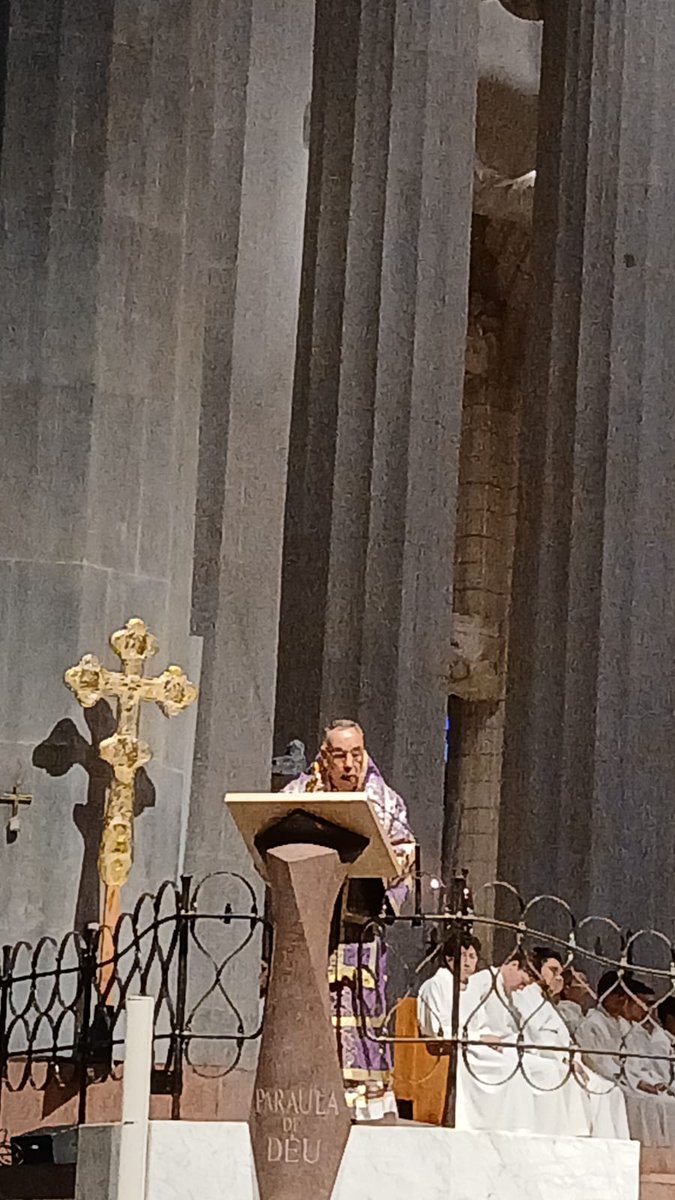 AyudaIglesNeces's tweet photo. #SentlaCreu de Església Jove Barcelona y @esglesiabcn_es con apoyo de ACN.
Comparte su testimonio Mons. Arbach, arzobispo greco-católico de #Siria
Una cruz e icono profanados presentes en esta celebración en la @sagradafamilia con @OmellaCardenal 🙏 https://t.co/9bO8mzBnp7