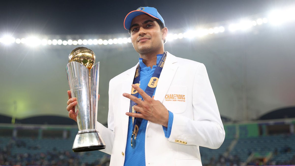 ICC's tweet image. 📸 with the 🏆

#ChampionsTrophy #INDvNZ