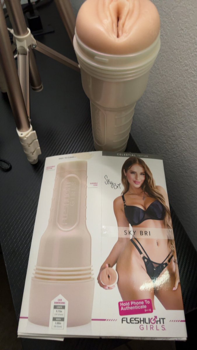 First time using a toy and props to the @skybri_ fleshlight for being the  first, she probably feels better in person tho