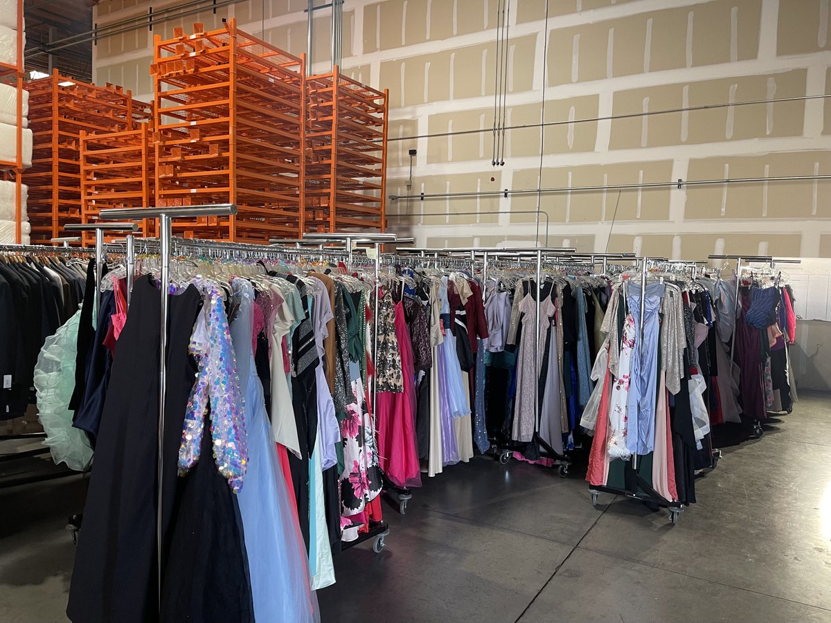 nvsaa's tweet image. 💙 Thank you, NVSAA Members &amp;amp; @project150lv! 💙

We are beyond grateful for the generosity of our members, who donated gently used dresses to Project 150 in January! Your contributions will help local underprivileged teens attend Prom and homecoming with confidence and style.