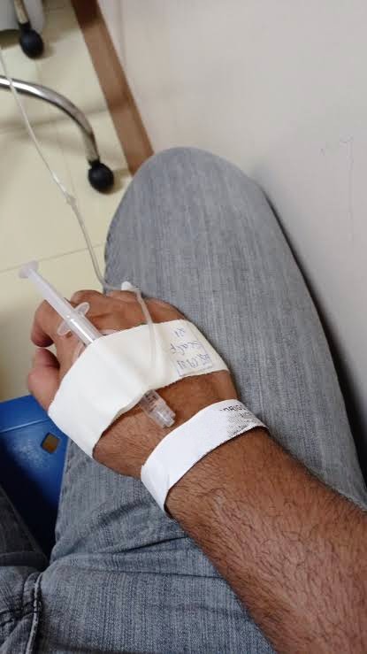 thiagoschutzofc's tweet image. Se você é homem, JAMAIS poste uma foto em hospital com um soro no braço. 

Não vão ter pena de você. Pelo contrário, vão te achar fraco e patético. 

Se você acredita que está mostrando &quot;vulnerabilidade&quot;, sinto-lhe informar que não está. Tá demonstrando quão fraco você é.