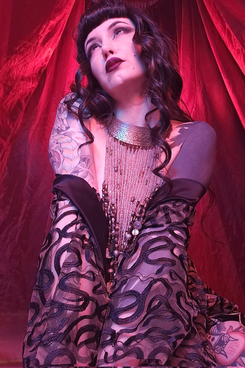 🔞 Bearer of the Purse tweet media