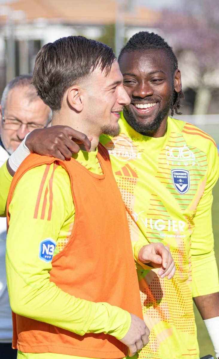 Souvent remplaçant avec le groupe N2, souvent remplaçant en N3 avec un Mandanda difficilement détrônable : et toujours le sourire. Et cela, malgré son jeune âge et une gestion de sa saison qui pourrait lui faire grincer les dents parfois.

Belle mentalité Georgio 🙌🏼

📸 JC Sport