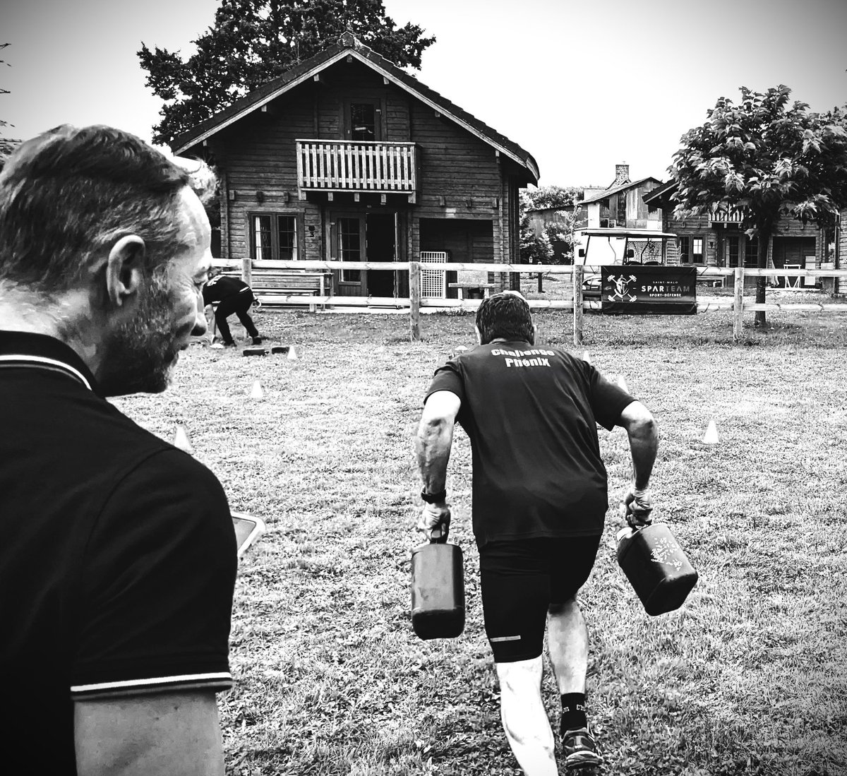 « Mais je fais une chose: oubliant les choses qui sont derrière et tendant avec effort vers celles qui sont devant, je cours droit au but » Phil.3v14

sparteamcoaching-sportdefense.com

______________________________________

#BootcampCotedEmeraude #TeamBuildingCotedEmeraude #RSEentreprise