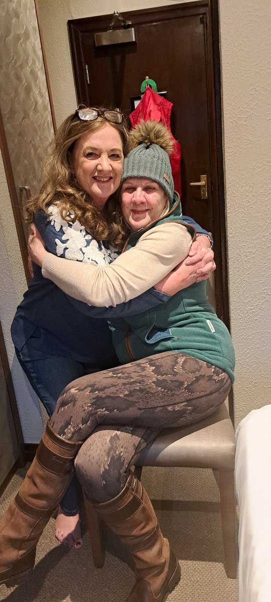 Folks how wonderful wen u meet a dearest twitter pal..
Fantastic 💖
<a href="/effes22/">Nicky62</a> 
I'm going to meet the famous Treacle star of stage &amp; screen tomorrow whoopwhoop 🐶 that sneaky pesky hound Dawg 🐶
Here we both are how lovely 💖