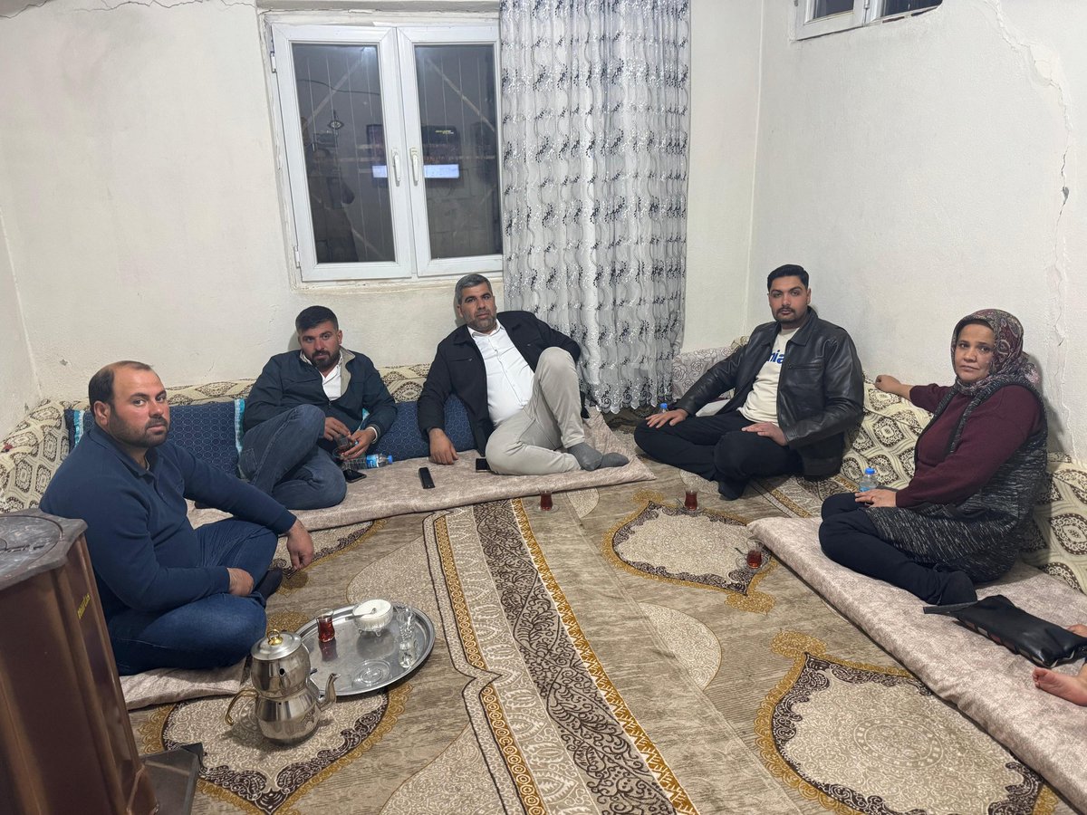 📍 Gönül Sofralarında buluşuyoruz. 
1)Ramazan ayının bereketiyle hemşehrilerimizin gönül sofralarına misafir oluyoruz.Bizleri sofralarına ortak eden, muhabbetleriyle ısıtan hemşehrilerimize teşekkür ediyoruz.Birliğimiz ve beraberliğimiz daim olsun.
<a href="/avmehmetakgun/">Mehmet Akgün</a>
<a href="/milhamigunbegi/">M.İlhami GÜNBEGİ</a>