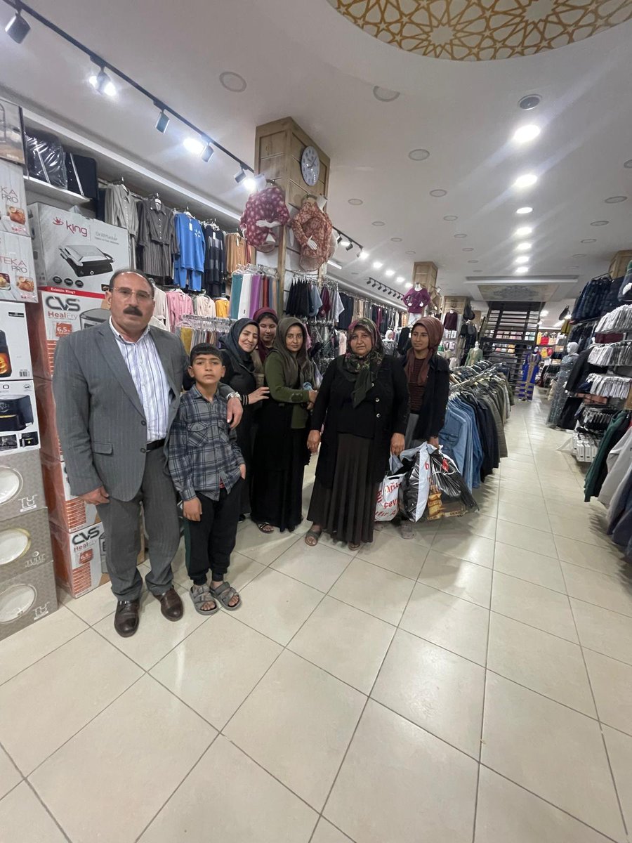 📍 Gönül Sofralarında buluşuyoruz. 
2)Ramazan ayının bereketiyle hemşehrilerimizin gönül sofralarına misafir oluyoruz.Bizleri sofralarına ortak eden, muhabbetleriyle ısıtan hemşehrilerimize teşekkür ediyoruz.Birliğimiz ve beraberliğimiz daim olsun.
<a href="/avmehmetakgun/">Mehmet Akgün</a>
<a href="/milhamigunbegi/">M.İlhami GÜNBEGİ</a>