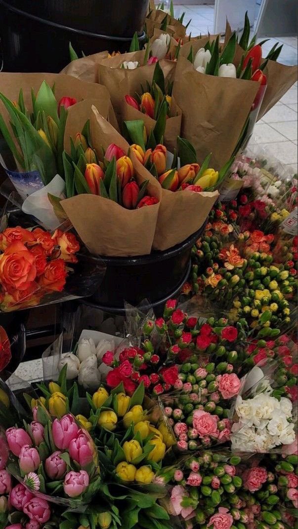 vojcehar's tweet image. — #socmed #simuel #au 

simone e manuel si incontrano nel negozio di fiori dove il primo lavora e dopo un colpo di fulmine iniziano a corteggiarsi utilizzando tutti i fiorellini carini 🌸💐🌷🌺🌻