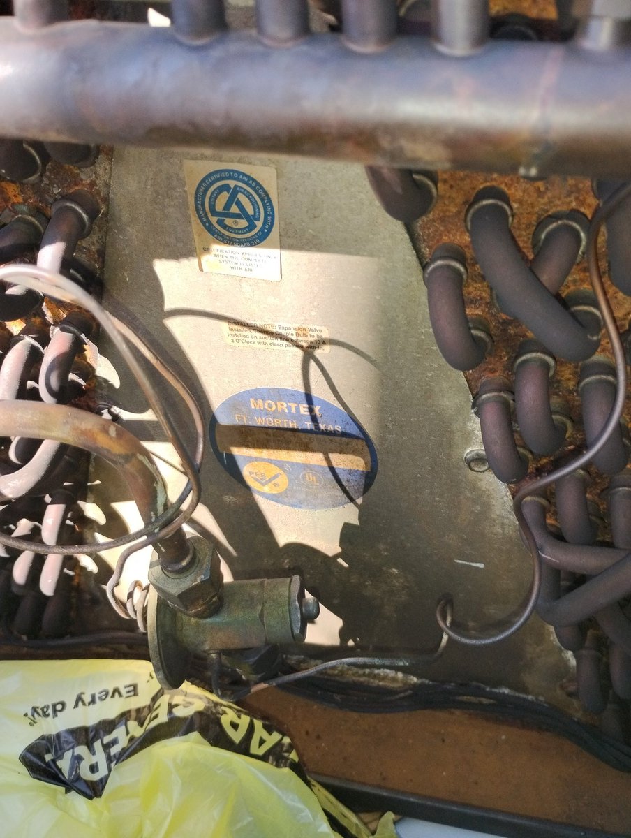 MichaelHammor's tweet image. Landlord replaced the AC core original to this 25 year old house. It works too good. I live in AZ, sometimes we need the AC in the winter, too.