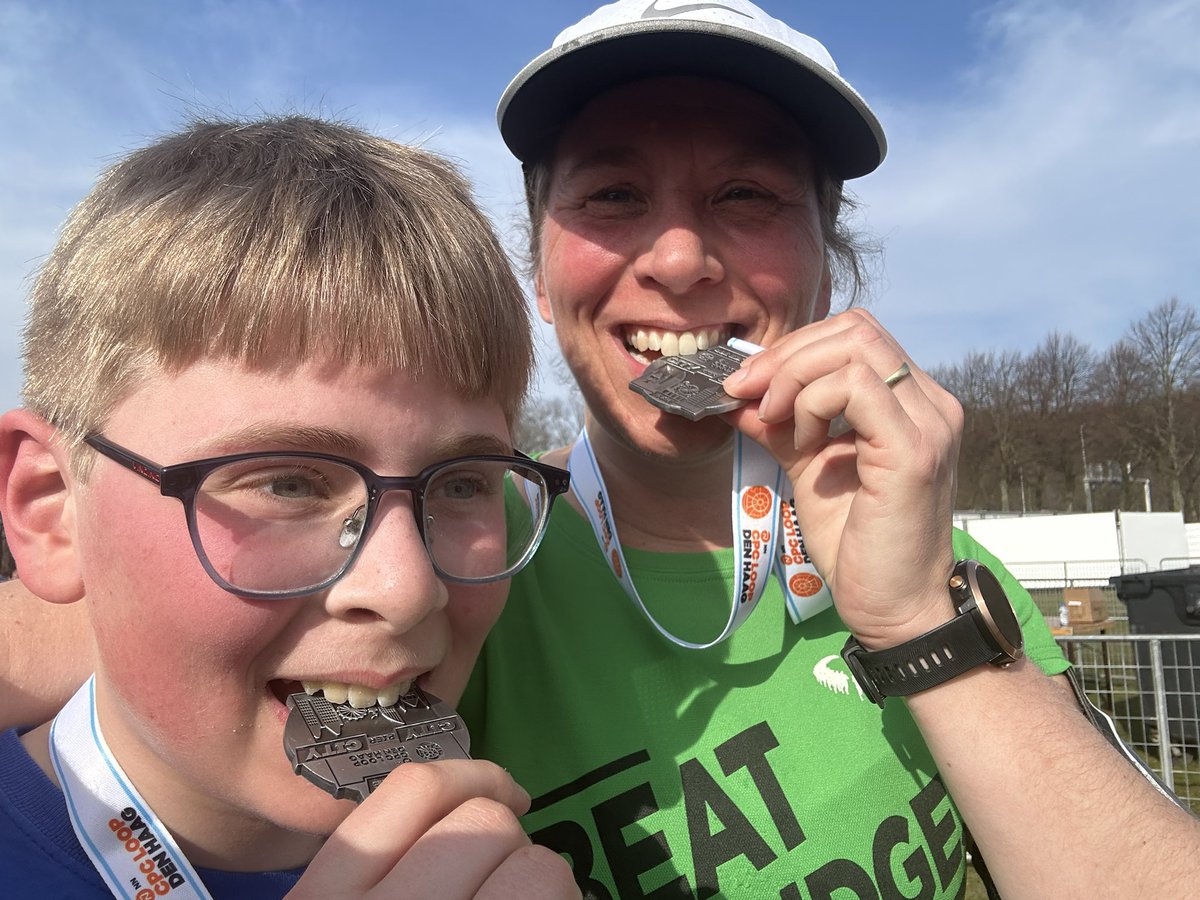 Nicole Hunfeld (@nicole_hunfeld) on Twitter photo En weer een medaille erbij. Samen met Willem en bijna zijn hele klas CPC 5 km gelopen #CPC2025 <a href="/CPCLoopDenHaag/">NN CPC Loop Den Haag</a> En weer een medaille erbij. Samen met Willem en bijna zijn hele klas CPC 5 km gelopen #CPC2025 <a href="/CPCLoopDenHaag/">NN CPC Loop Den Haag</a>