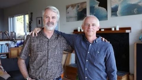 Dit zijn Martin Eberhard en Marc Tarpenning. 

Je hebt waarschijnlijk nooit van dit duo gehoord. Maar zij richtten in 2003 het automerk Tesla op. 

Elon Musk had daar helemaal niets mee te maken.