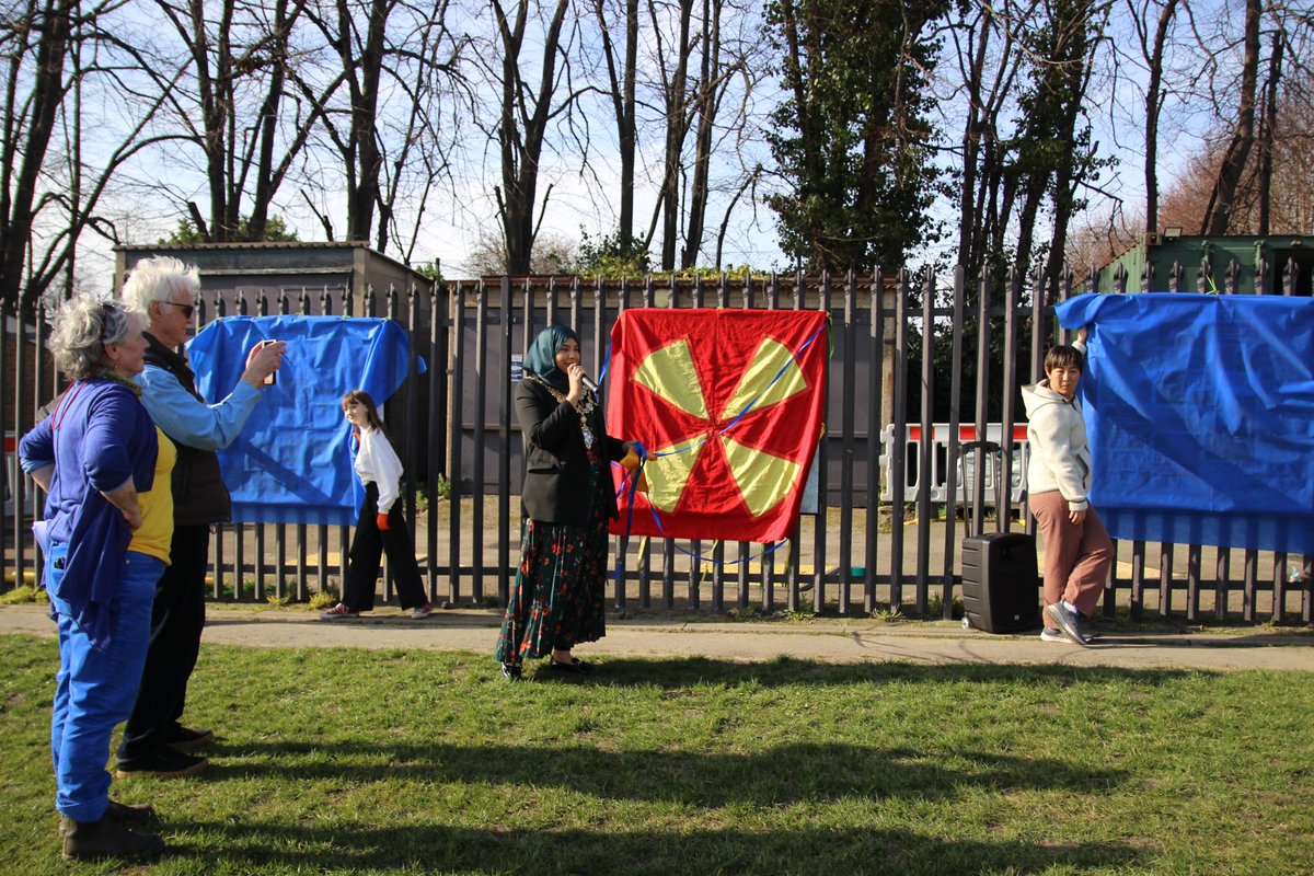 FFishponds's tweet image. The Fishponds history boards were finally unveiled yesterday by @WandsworthMayor Cole Sana Jafri Thank you to everyone who made it such a special day. Come along to see them for yourself. The field is open daily 9-4pm @tootingnewsie