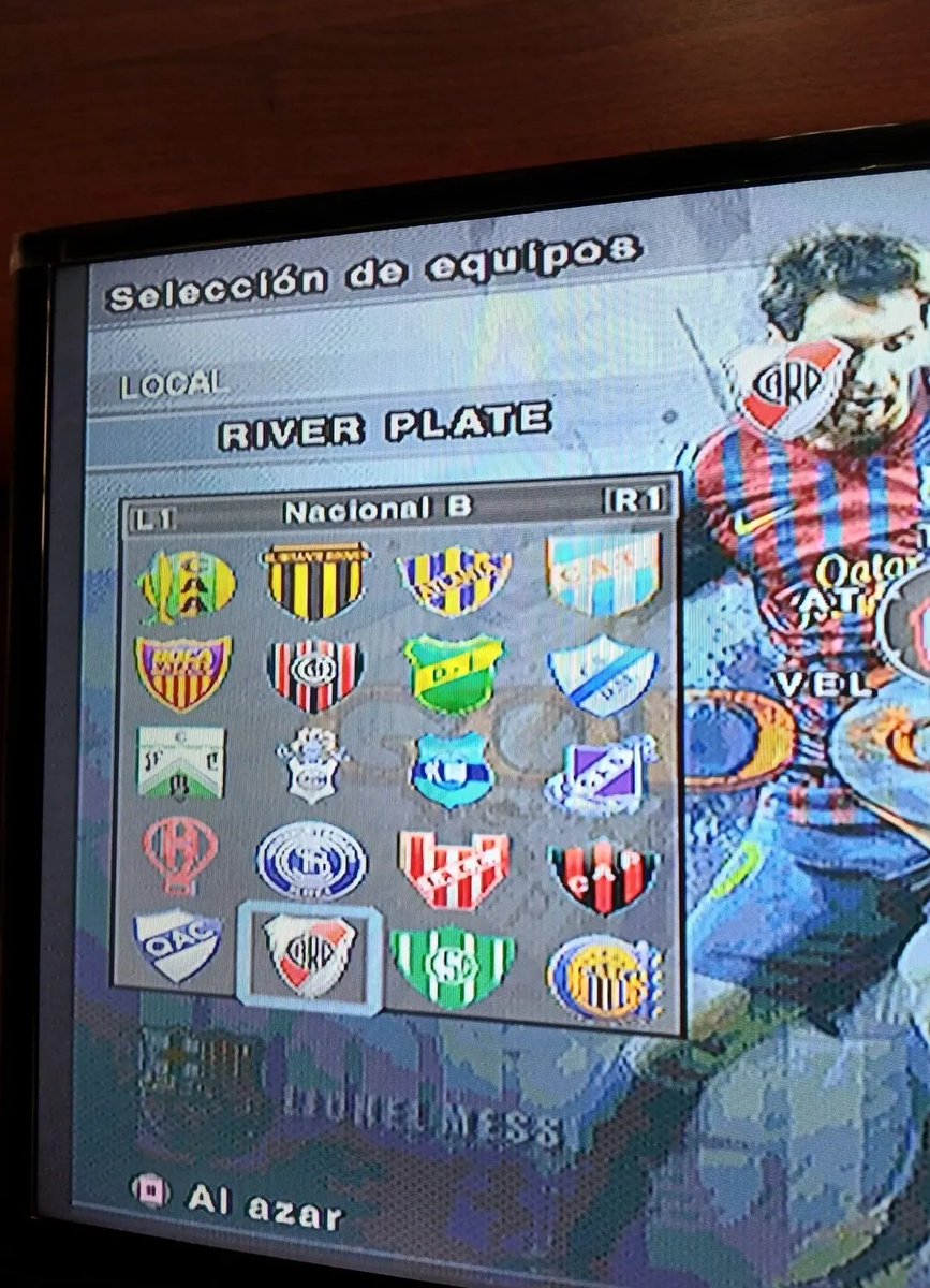 chicos me descargué este juego de futbol, saben por qué river está acá?