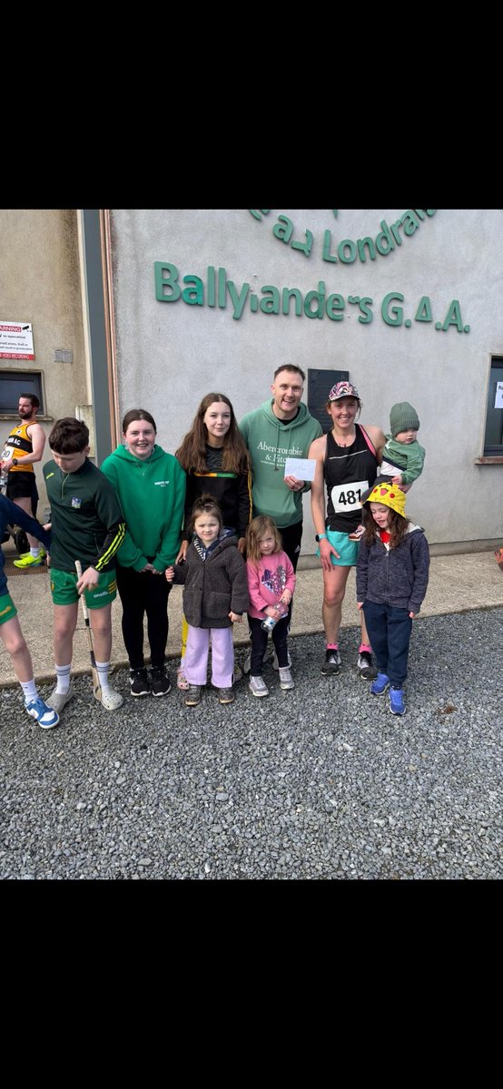 GAABallylanders's tweet image. A huge tank you to everyone who supported our annual BILL FOX MEMORIAL RUN this morning in glorious sunshine 

1st Male - Declan Walsh 39:55
2nd Male - Kevin O’Brien 41

1st Female - Deidre Bailey 49:44
2nd Female - Niamh Kennedy 51:39

Davey Noonan won the Armagh Jersey.