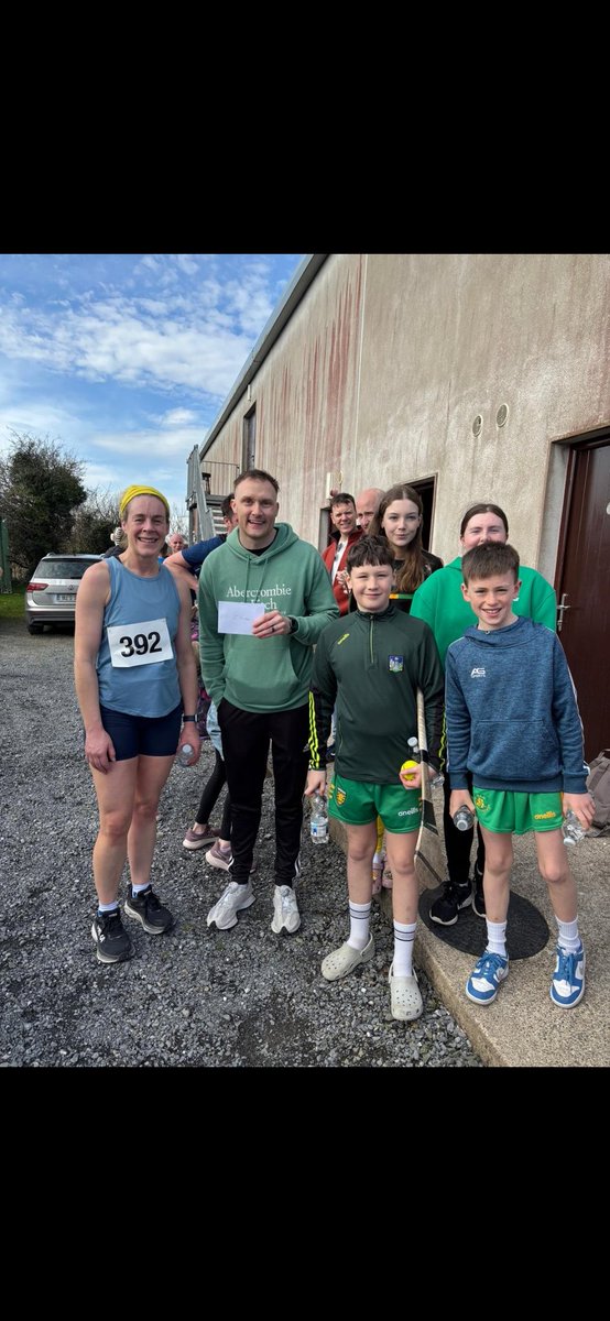 GAABallylanders's tweet image. A huge tank you to everyone who supported our annual BILL FOX MEMORIAL RUN this morning in glorious sunshine 

1st Male - Declan Walsh 39:55
2nd Male - Kevin O’Brien 41

1st Female - Deidre Bailey 49:44
2nd Female - Niamh Kennedy 51:39

Davey Noonan won the Armagh Jersey.