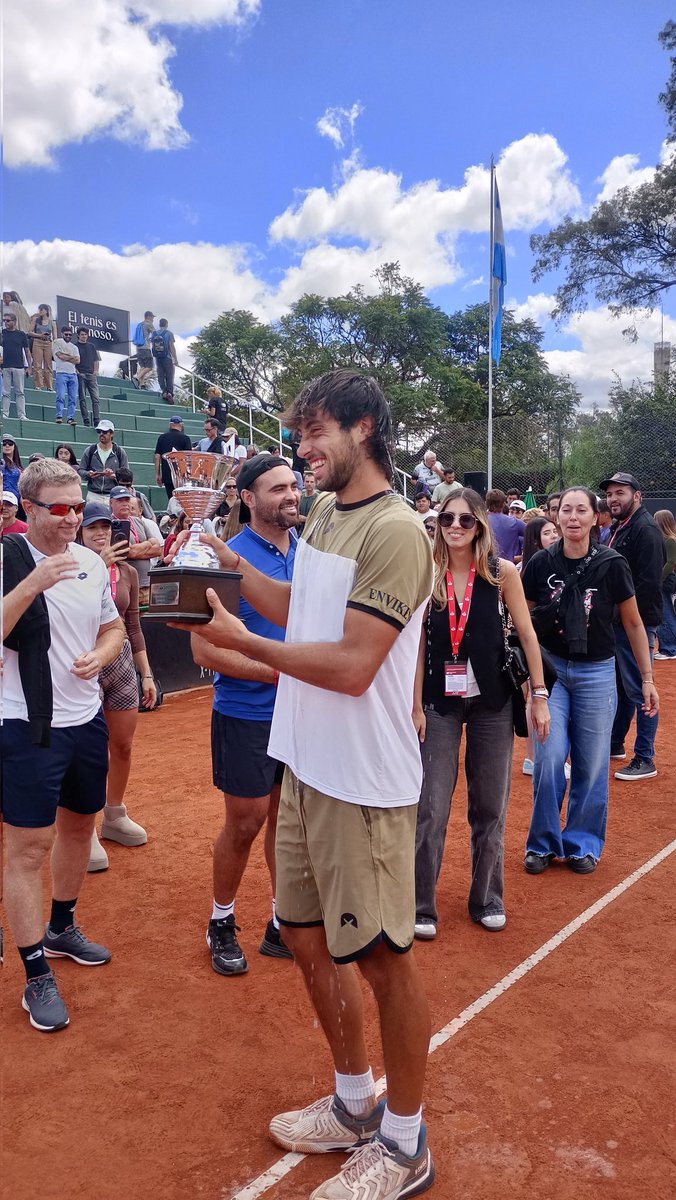 🏆 ¡TIRANTE CAMPEÓN! 

🇦🇷 Thiago #Tirante se consagró campeón en el Challenger 75 disputado en el <a href="/cordobalawn/">Córdoba Lawn Tenis</a> 

✅ En duelo de raquetas nacionales el tenista Platense derrotó a Juan #Ficovich con un contundente 6/4 6/0.

Felicidades! <a href="/TiranteThiago/">Thiago Tirante</a> 🎉🎾