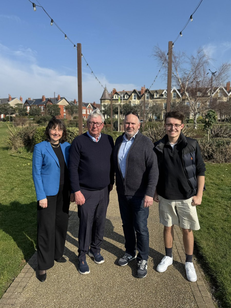 Great day in West Kirby and Thurstaston Ward today—lots of positive conversations in the ☀️

📸 L-R: Cllr Jenny Johnson, Cllr Jeff Green, Cllr Simon Mountney and Cllr Max Booth.