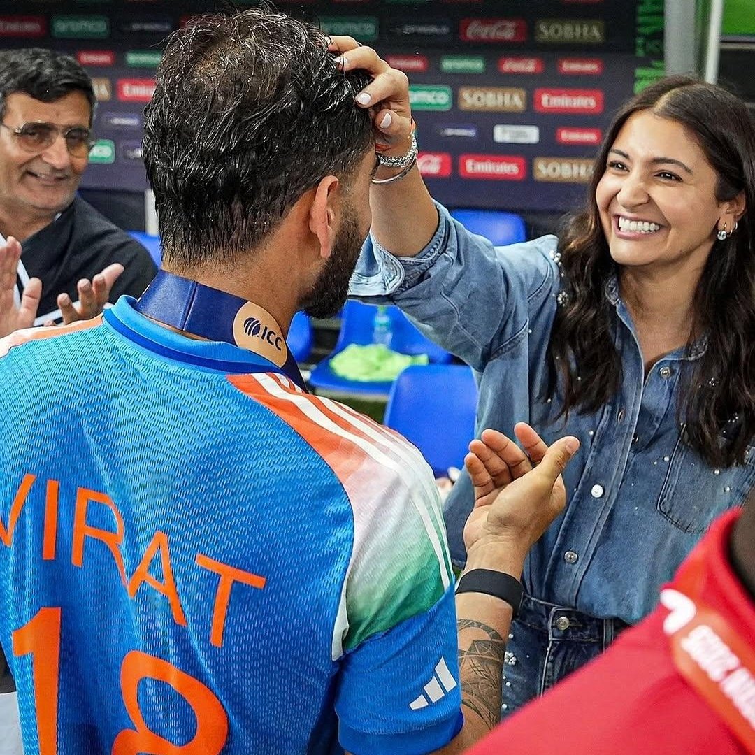 Beautiful moments between Virat Kohli and Anushka Sharma. 🥺❤️