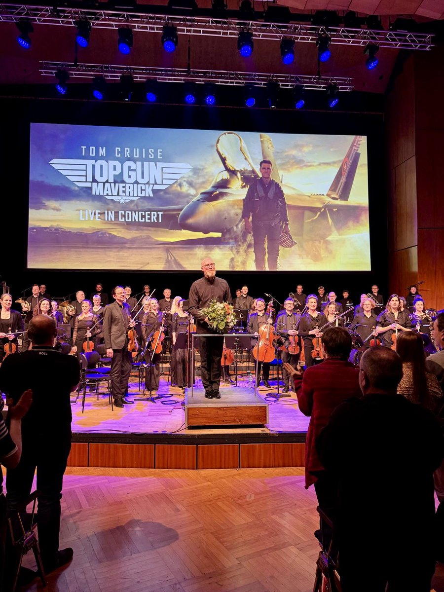 Deutsche Philharmonie Merck (@dphilmerck) on Twitter photo Was für ein unvergesslicher Abend mit „Top Gun: Maverick - in Concert“.
Unter der Leitung unseres ehemaligen Chefs Ben Palmer <a href="/conductorben/">Ben Palmer 🇪🇺</a> spielte unser wunderbares Orchester vor ausverkauftem Haus.
Danke an alle Mitwirkenden!
#music #soundtrack #paramount Was für ein unvergesslicher Abend mit „Top Gun: Maverick - in Concert“.
Unter der Leitung unseres ehemaligen Chefs Ben Palmer <a href="/conductorben/">Ben Palmer 🇪🇺</a> spielte unser wunderbares Orchester vor ausverkauftem Haus.
Danke an alle Mitwirkenden!
#music #soundtrack #paramount