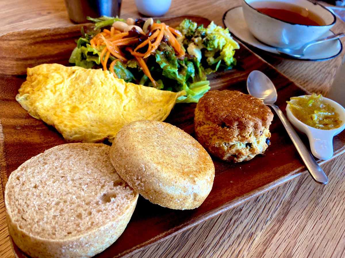 yokota_mura's tweet photo. 今日は仲良し4人組で、伊予市のオシャンティカフェに行って来たよ!
モーニング美味しかったー!
#伊予市
#MESSO
#カフェ https://t.co/eLmLNQ0ayA