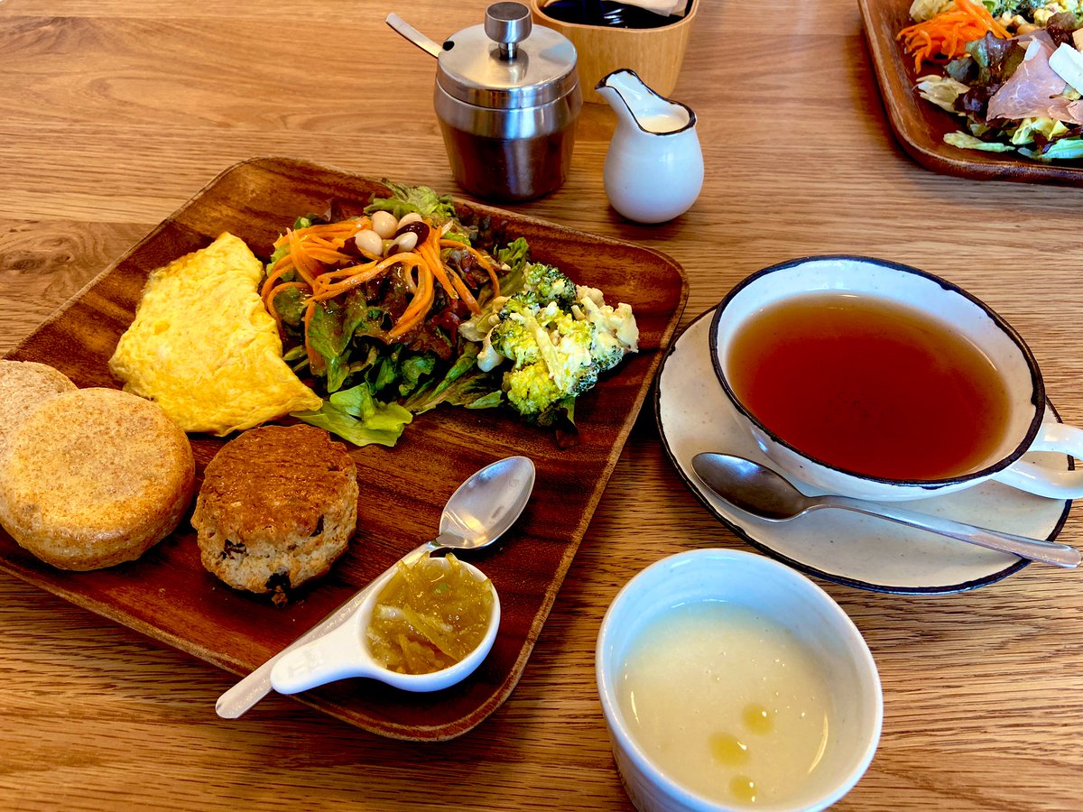 yokota_mura's tweet photo. 今日は仲良し4人組で、伊予市のオシャンティカフェに行って来たよ!
モーニング美味しかったー!
#伊予市
#MESSO
#カフェ https://t.co/eLmLNQ0ayA