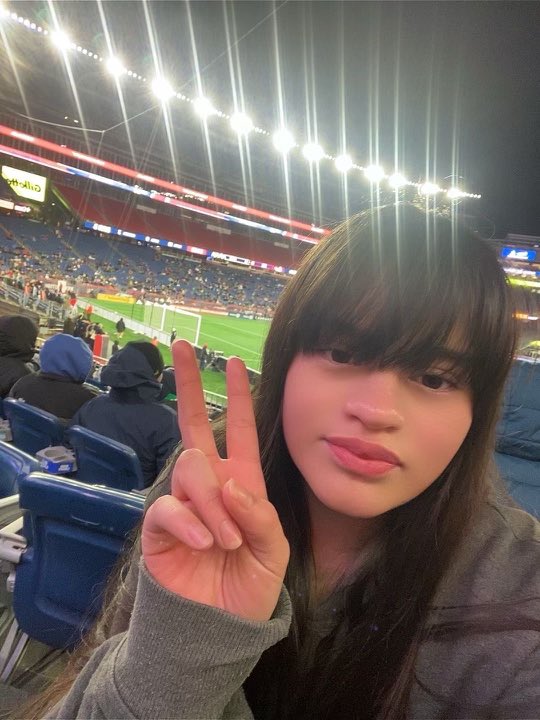 ProjectGoalRI's tweet image. Our top student from Veterans Elementary @CentralFalls_RI and our top volunteer assistant principal from Lima Elementary @pvdschools @Lima_FortesES were able to enjoy and be hosted by the @NERevolution last night at @GilletteStadium !! #educationmatters #soccer4good @TelemundoNI…