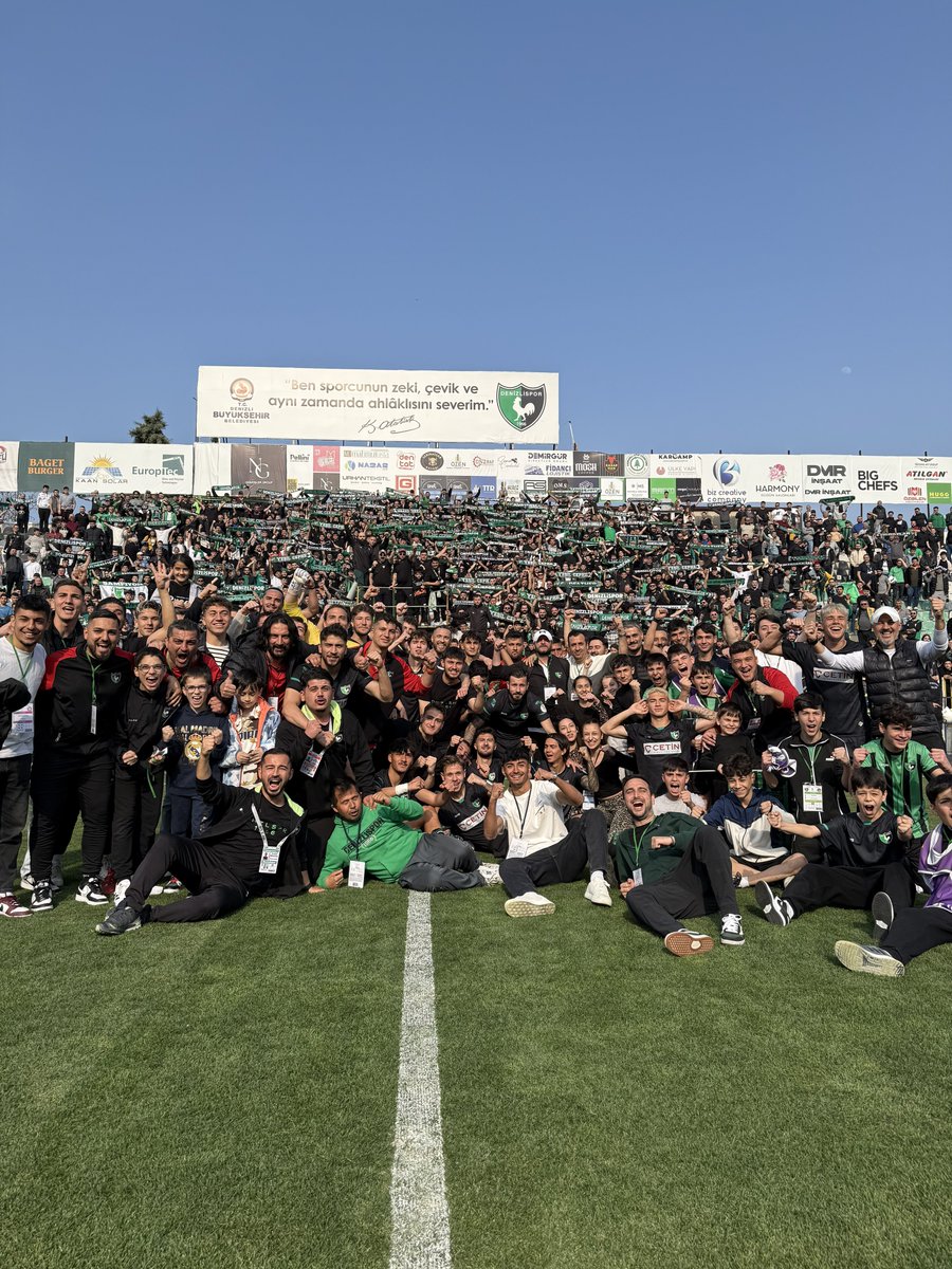 futbolarena's tweet photo. 3.Lig 4.Grup’ta ligde kalma mücadelesi veren Denizlispor’un bugünkü maçını 10.000’den fazla taraftar izledi. 🟢⚫️ https://t.co/IpRt3lRZCv