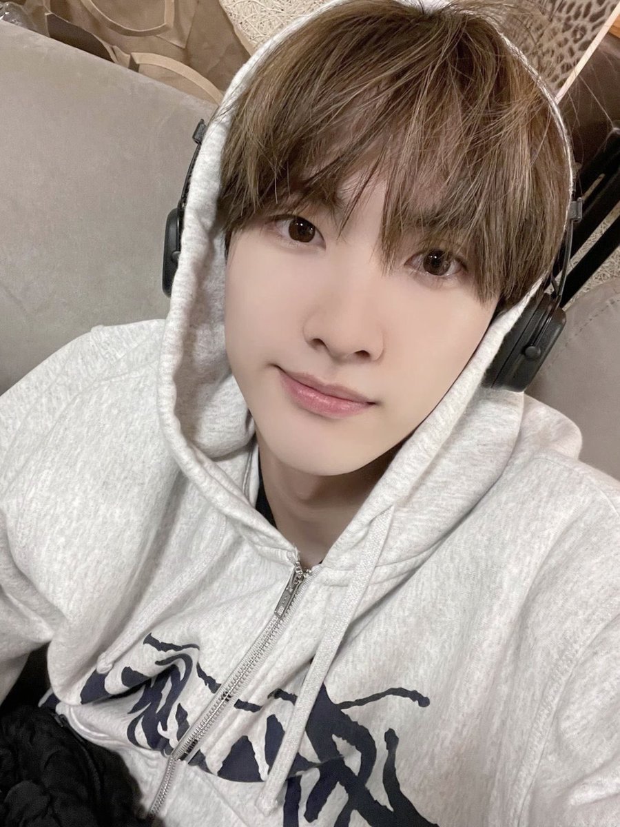 hi it's us again ~ ₍ᐢ. .ᐢ₎ ₊˚⊹♡

#road𝓨selcaday #roadyselcaday #XIKERS #SEEUN #세은 <a href="/xikers_official/">xikers(싸이커스)</a>
