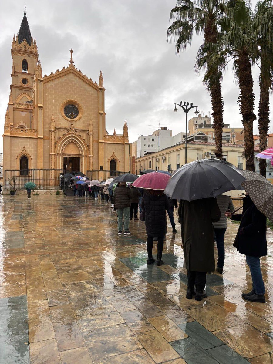 DaniJGonzalez_'s tweet photo. Dios bajó de los cielos
y Málaga es su sagrario.
¡Jesucristo es malagueño
y del barrio trinitario! https://t.co/TqvEfqUcrG