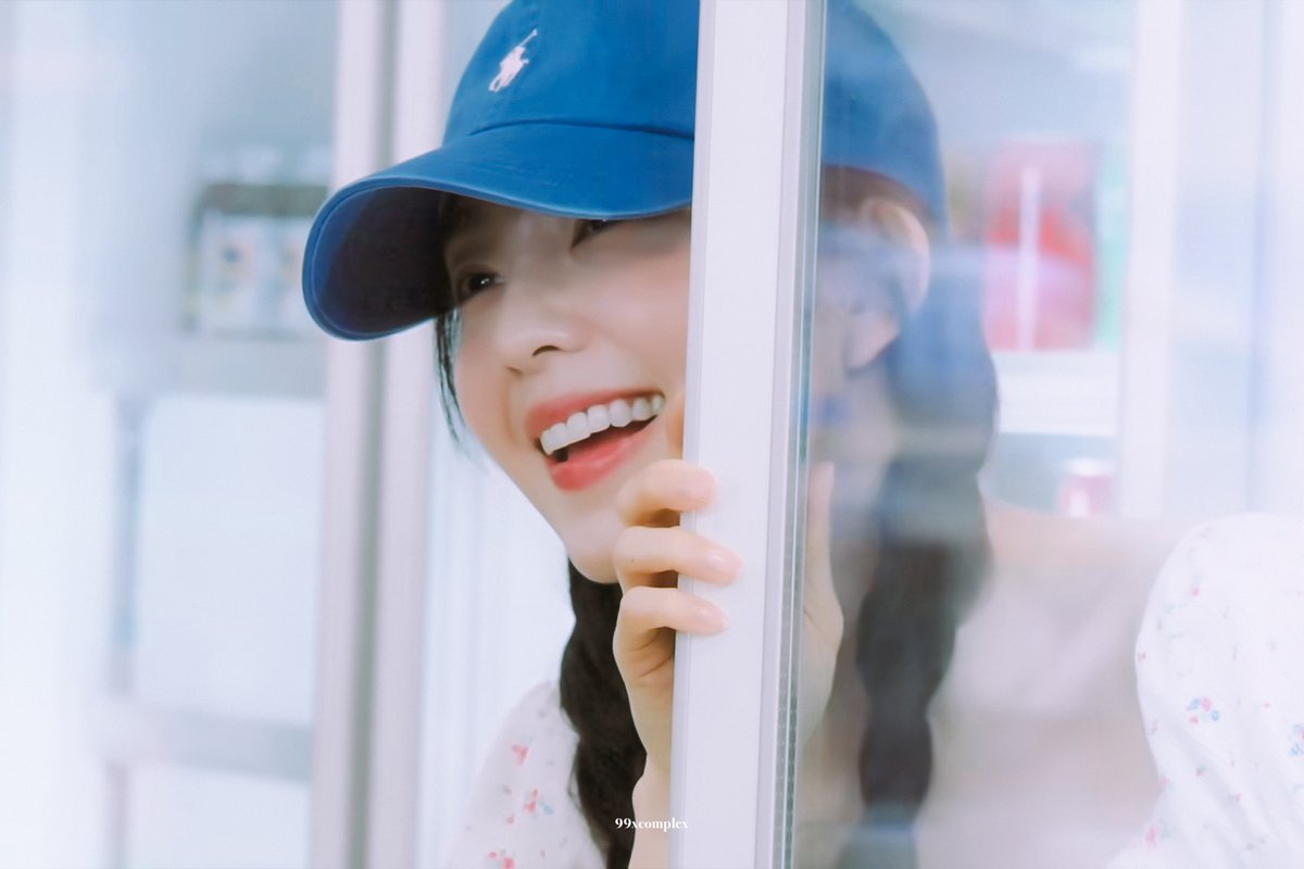 99xcomplex's tweet image. ‘1 Page of IRENE’ Shooting Behind #OKINAWA #아이린