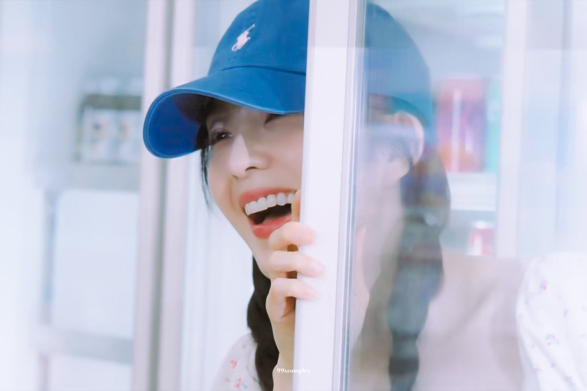 99xcomplex's tweet image. ‘1 Page of IRENE’ Shooting Behind #OKINAWA #아이린