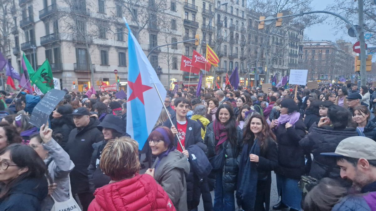 BNGCatalunya's tweet photo. Este #8Marzo de 2025 o @BNGCatalunya  tamén saíu ás rúas para manifestarse pola igualdade e os dereitos da muller #NinMedoNinVergoña https://t.co/0G9597pgHT